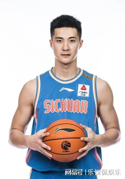 乐鱼体育中国官网转折点皇家马德里调整名单，CBA常规赛转会期攻防权衡，悬念犹存，身体对抗强度拉满的简单介绍